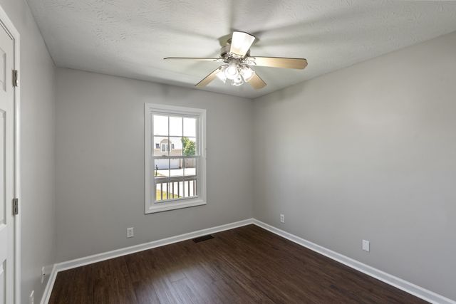 3740 Wheatfield Ln, Clarksville, TN 37040