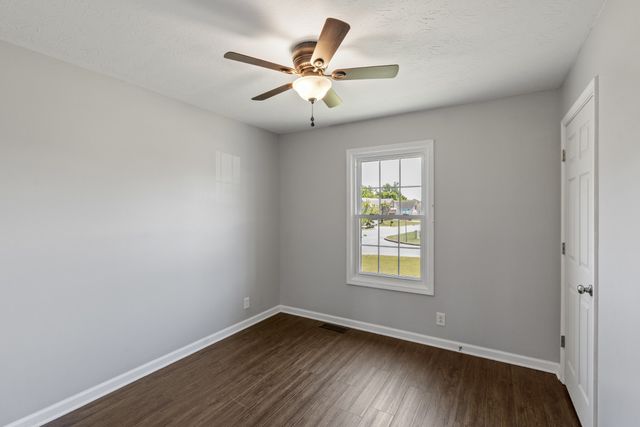 3740 Wheatfield Ln, Clarksville, TN 37040