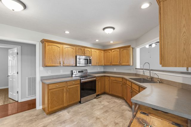 3740 Wheatfield Ln, Clarksville, TN 37040