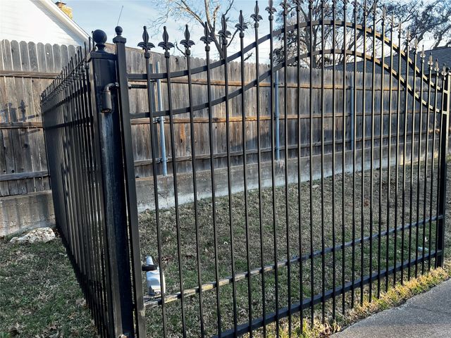 6161 Walla Avenue, Fort Worth, TX 76133