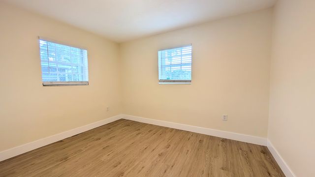 541 N 68th Way, Hollywood, FL 33024