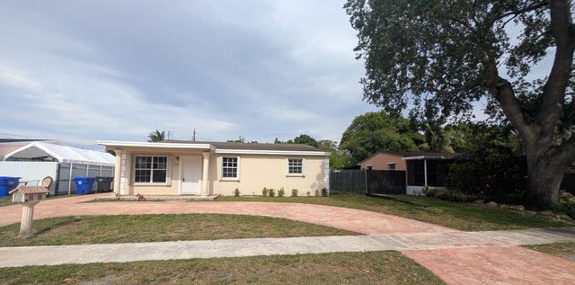 541 N 68th Way, Hollywood, FL 33024