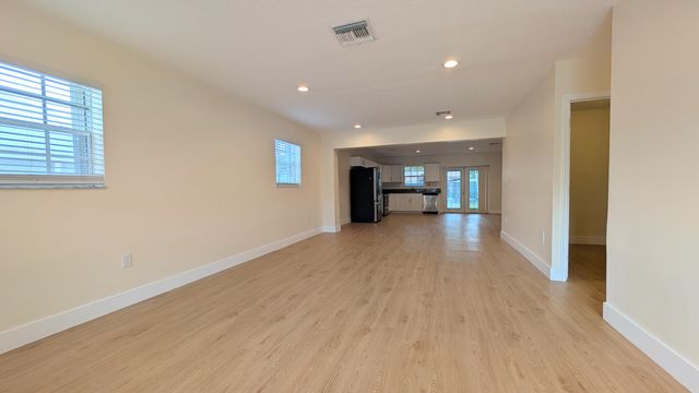 541 N 68th Way, Hollywood, FL 33024