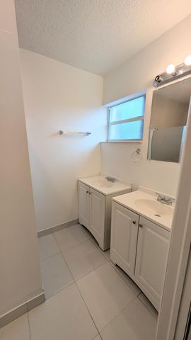 541 N 68th Way, Hollywood, FL 33024