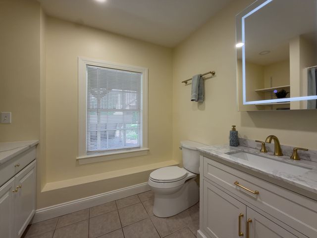 7 Jordyn Lane, Andover, MA 01810