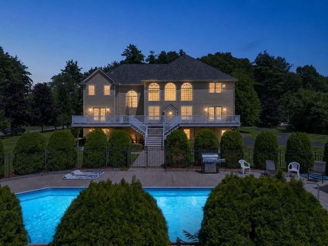 7 Jordyn Lane, Andover, MA 01810