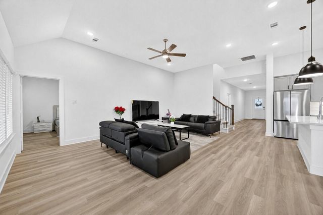 8603 Pier Cove Drive, Cypress, TX 77433