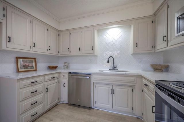 7102 Mastin Street, Shawnee, KS 66203