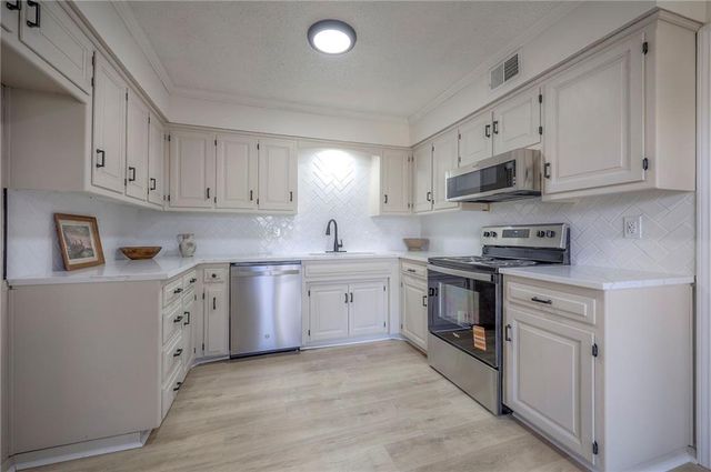 7102 Mastin Street, Shawnee, KS 66203