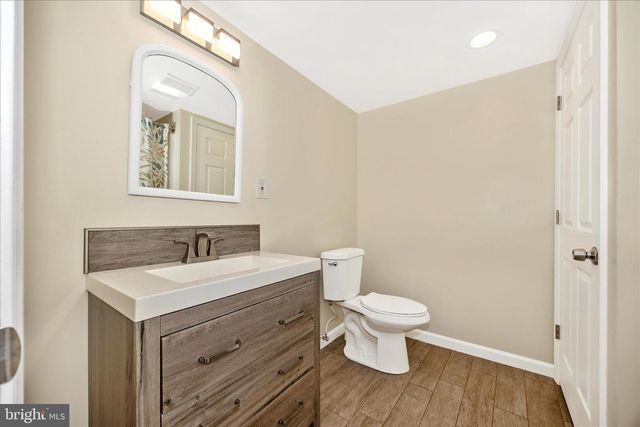 6518 WOODVILLE RD, Mount Airy, MD 21771