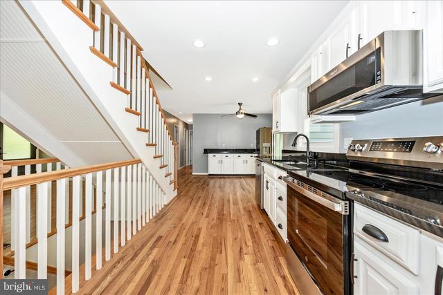 6518 WOODVILLE RD, Mount Airy, MD 21771