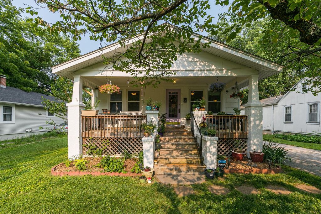 2146 N Franklin Avenue, Springfield, MO 65803