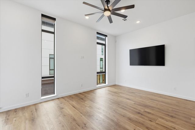 453 W Morphy Street, Fort Worth, TX 76104