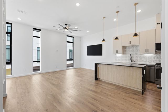 453 W Morphy Street, Fort Worth, TX 76104