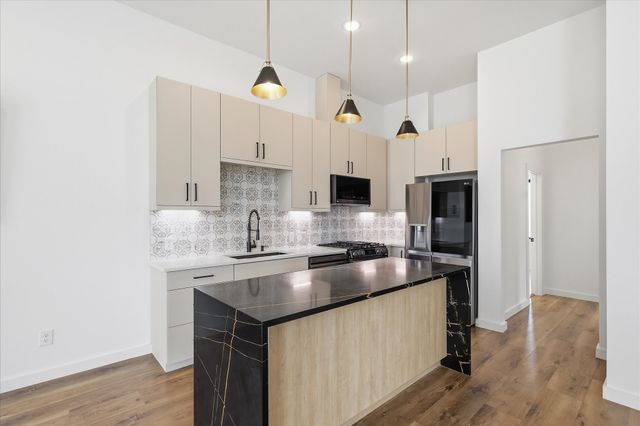 453 W Morphy Street, Fort Worth, TX 76104
