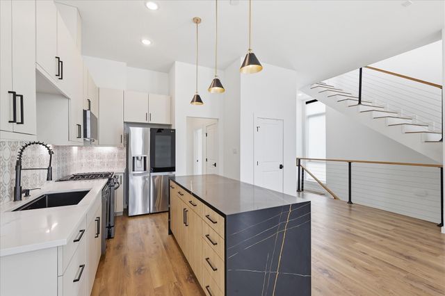 453 W Morphy Street, Fort Worth, TX 76104