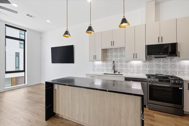 453 W Morphy Street, Fort Worth, TX 76104