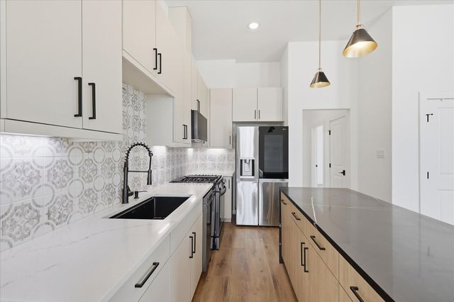 453 W Morphy Street, Fort Worth, TX 76104