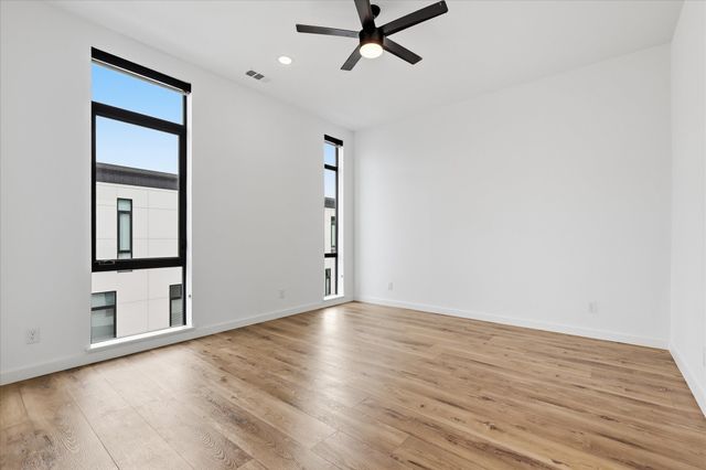 453 W Morphy Street, Fort Worth, TX 76104