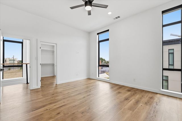 453 W Morphy Street, Fort Worth, TX 76104
