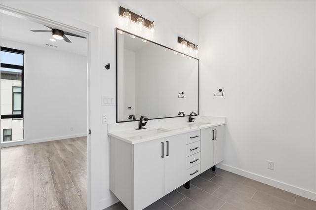 453 W Morphy Street, Fort Worth, TX 76104