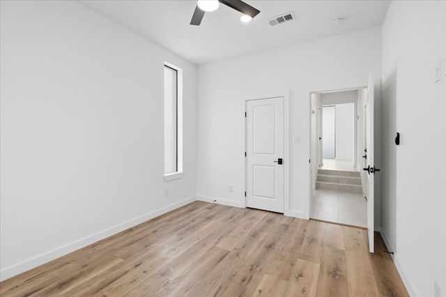 453 W Morphy Street, Fort Worth, TX 76104