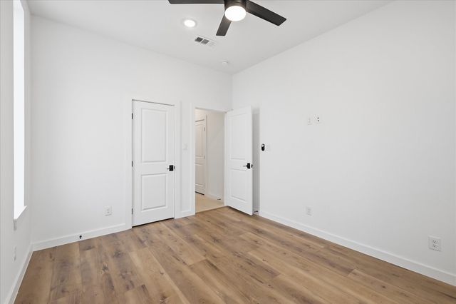 453 W Morphy Street, Fort Worth, TX 76104