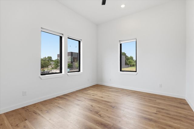 453 W Morphy Street, Fort Worth, TX 76104