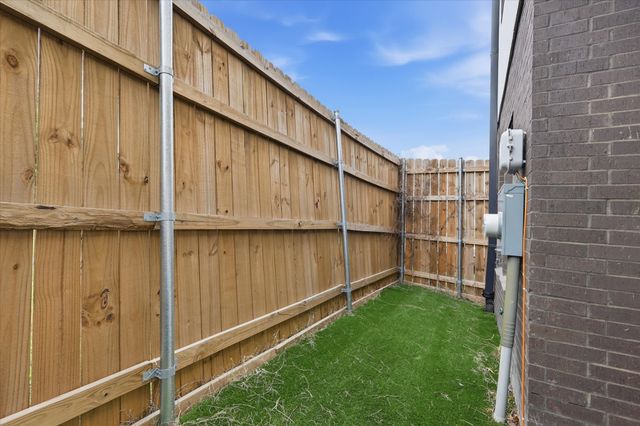 453 W Morphy Street, Fort Worth, TX 76104