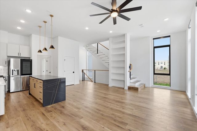 453 W Morphy Street, Fort Worth, TX 76104