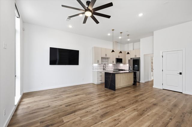 453 W Morphy Street, Fort Worth, TX 76104