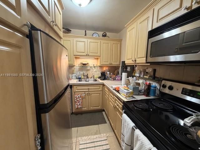 7403 SW 82nd St 212N, Miami, FL 33143