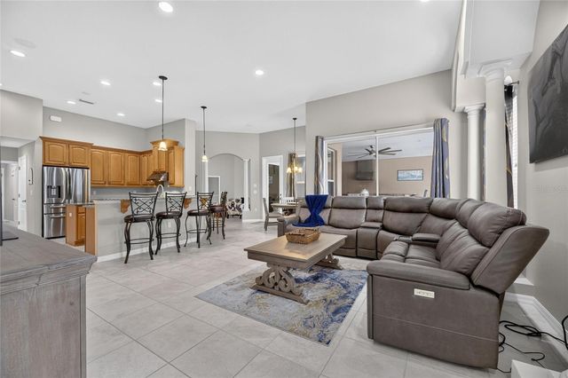 111 FALLING WATER DRIVE, Brandon, FL 33511