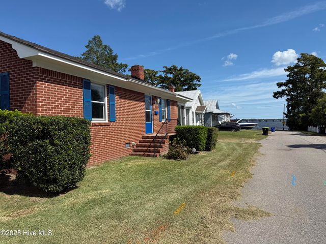 203 E Grubb Street, Hertford, NC 27944