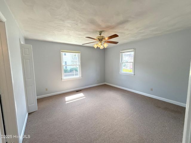 203 E Grubb Street, Hertford, NC 27944