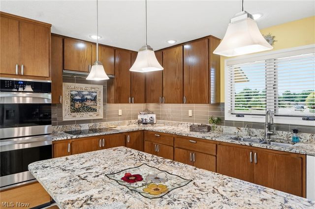 21300 Oak Bark Trail 9, Strongsville, OH 44149