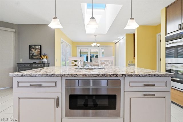 21300 Oak Bark Trail 9, Strongsville, OH 44149