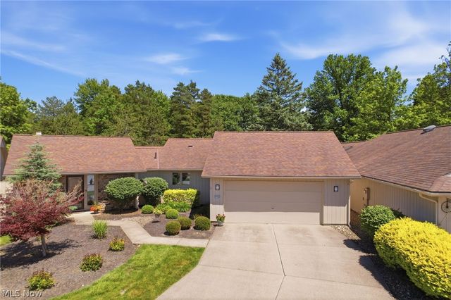 21300 Oak Bark Trail 9, Strongsville, OH 44149