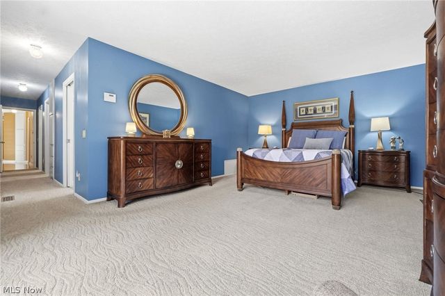 21300 Oak Bark Trail 9, Strongsville, OH 44149