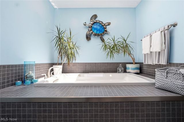 21300 Oak Bark Trail 9, Strongsville, OH 44149