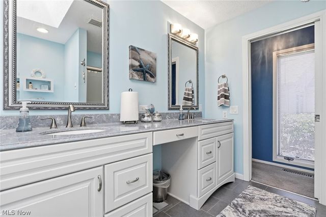 21300 Oak Bark Trail 9, Strongsville, OH 44149