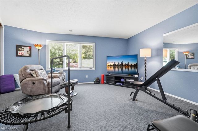 21300 Oak Bark Trail 9, Strongsville, OH 44149