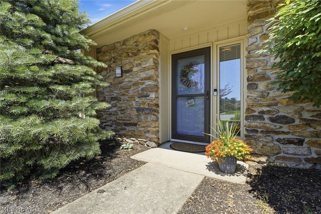 21300 Oak Bark Trail 9, Strongsville, OH 44149