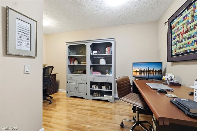 21300 Oak Bark Trail 9, Strongsville, OH 44149