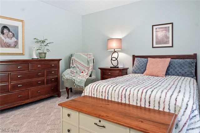21300 Oak Bark Trail 9, Strongsville, OH 44149