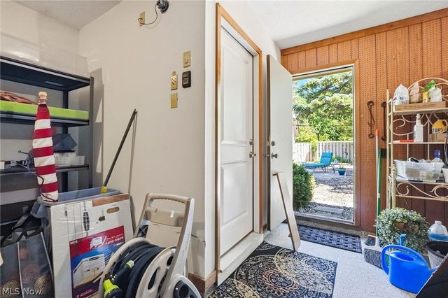 21300 Oak Bark Trail 9, Strongsville, OH 44149