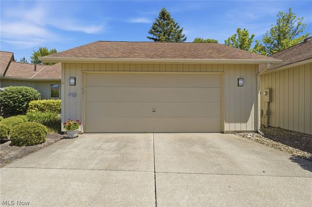 21300 Oak Bark Trail 9, Strongsville, OH 44149
