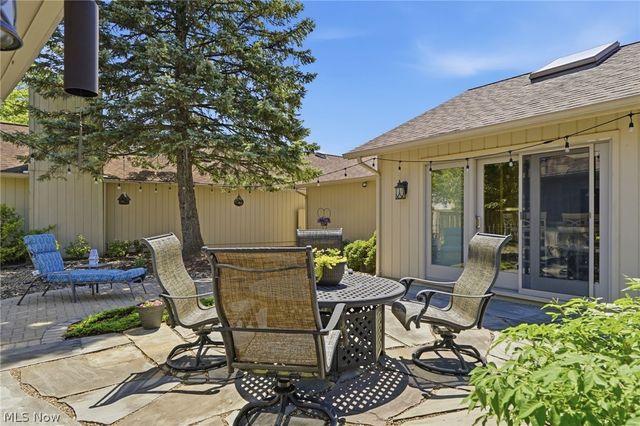 21300 Oak Bark Trail 9, Strongsville, OH 44149