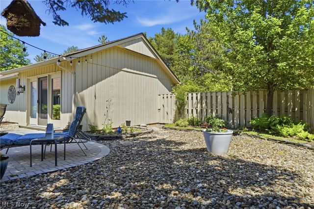 21300 Oak Bark Trail 9, Strongsville, OH 44149
