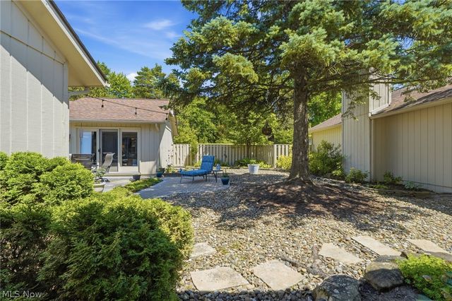 21300 Oak Bark Trail 9, Strongsville, OH 44149